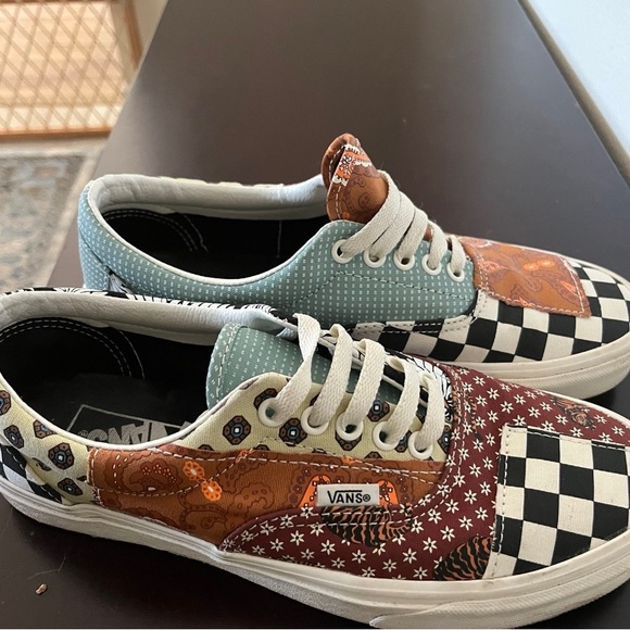 Multi color vans M7.5/W9 - Picture 2 of 3